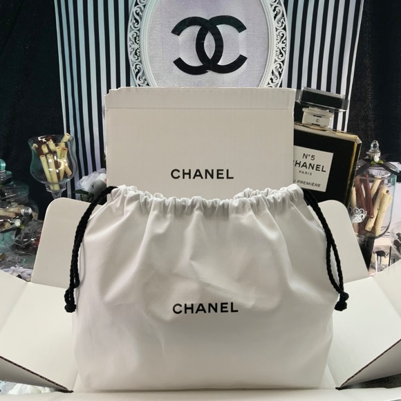 Authentic - CHANEL white cotton canvas drawstring pouch cosmetic bag storage bag - Picture 2 of 16